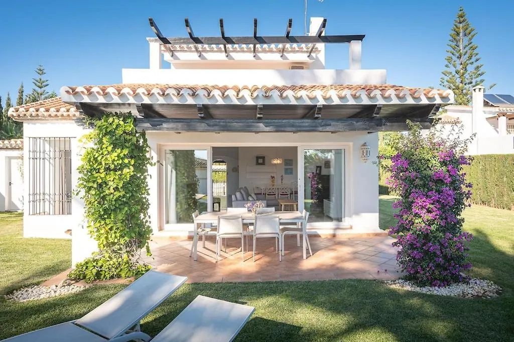 Villa Con Piscina Privada Y Jardin Marbella Spain