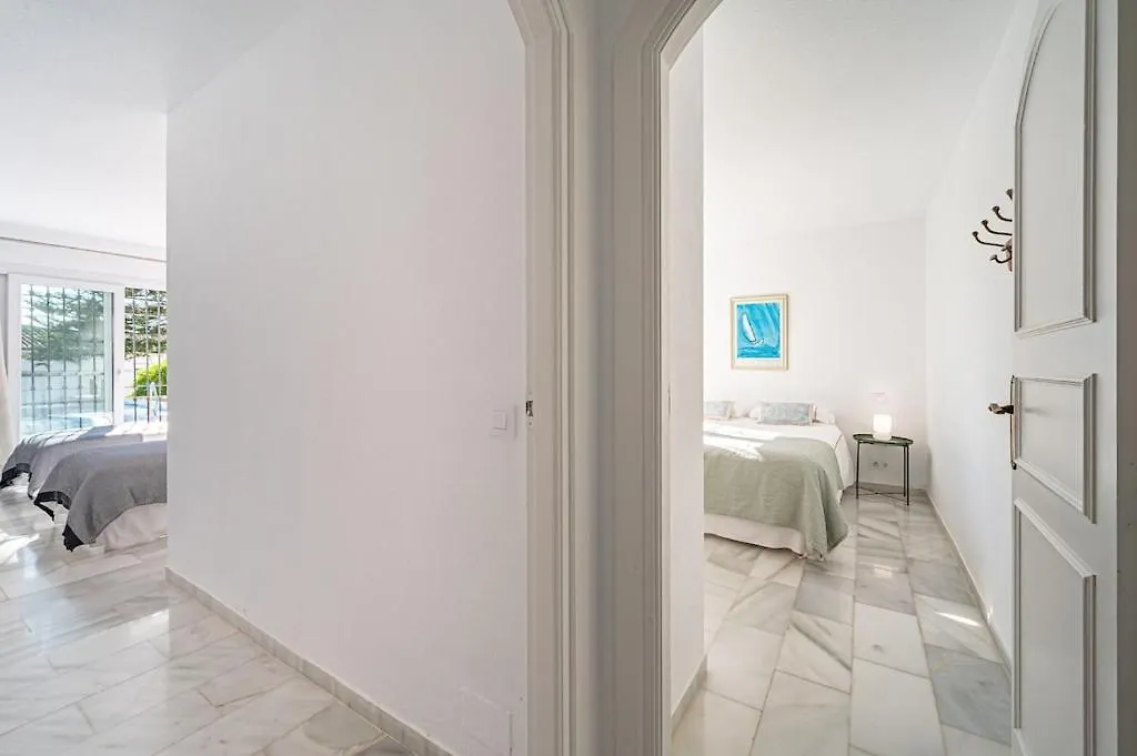 Villa Con Piscina Privada Y Jardin Marbella Spain