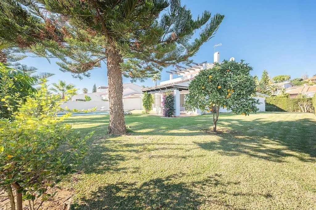 Villa Con Piscina Privada Y Jardin Marbella